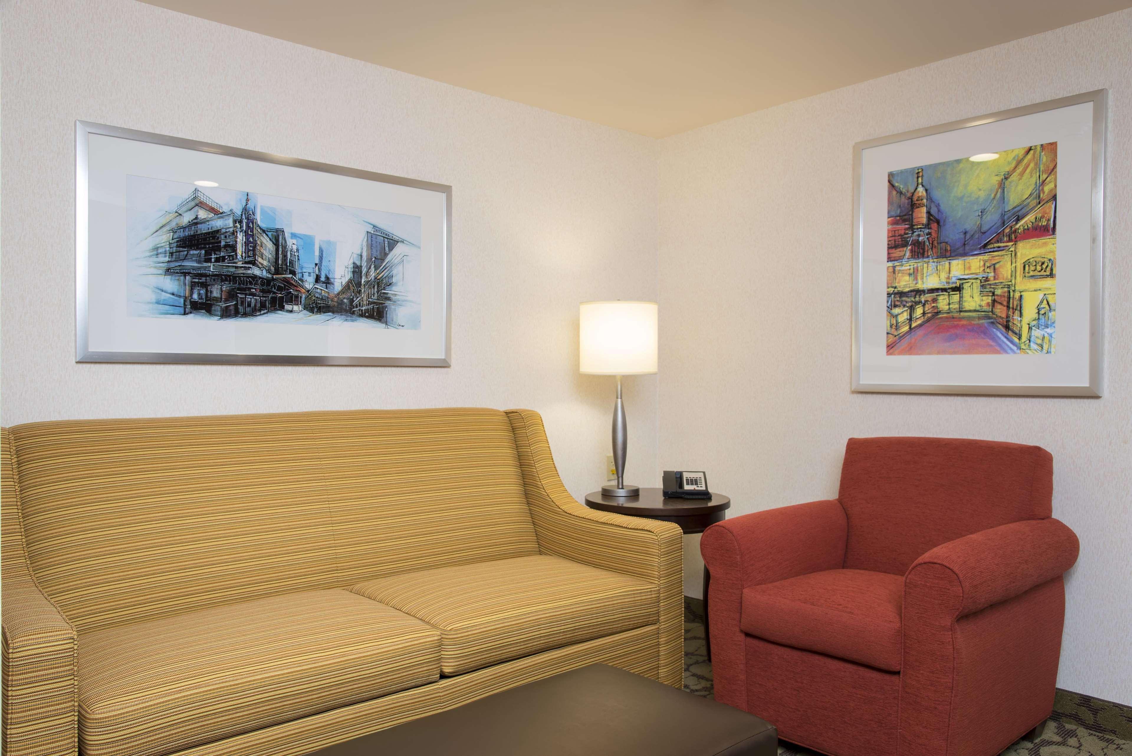 Hilton Garden Inn Louisville Downtown Exterior photo