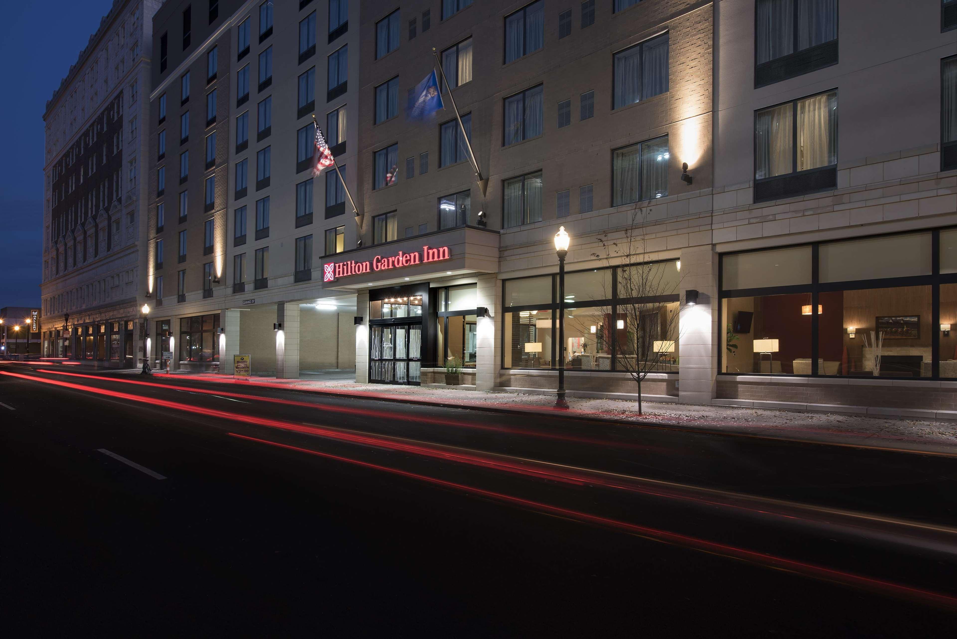 Hilton Garden Inn Louisville Downtown Exterior photo