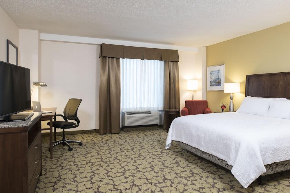 Hilton Garden Inn Louisville Downtown Exterior photo