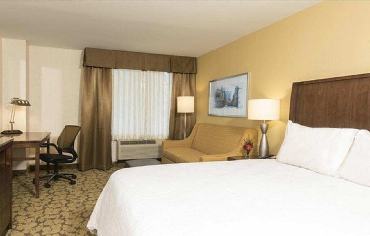 Hilton Garden Inn Louisville Downtown Exterior photo