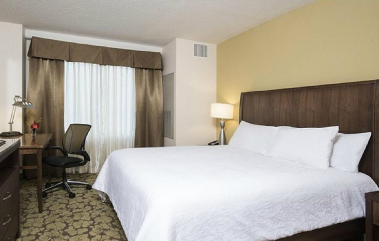 Hilton Garden Inn Louisville Downtown Exterior photo